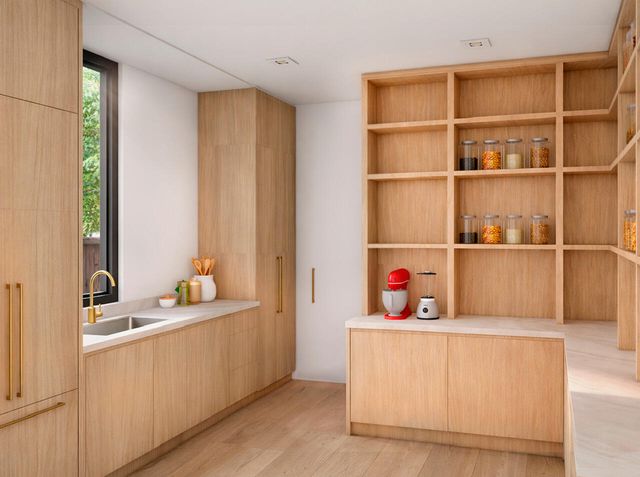 256 Alhambra Place, West Palm Beach, FL 33405