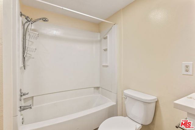 4755 Templeton Street 2115, Los Angeles, CA 90032