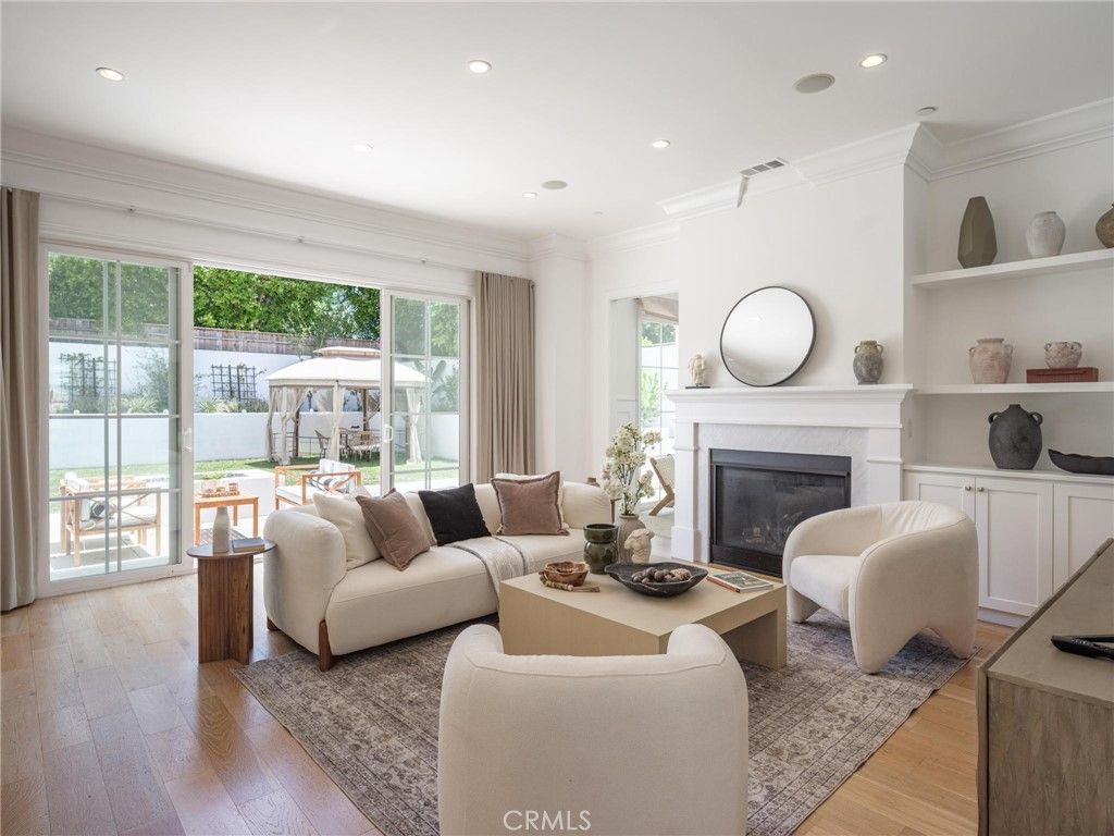 Image 12 of property listing at 8056 Kentwood, Los Angeles, CA 90045