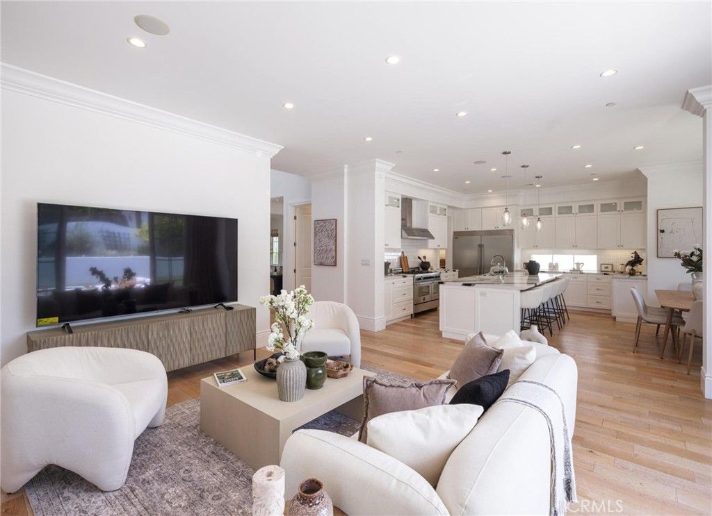 Image 14 of property listing at 8056 Kentwood, Los Angeles, CA 90045