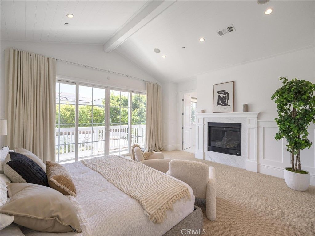 Image 39 of property listing at 8056 Kentwood, Los Angeles, CA 90045