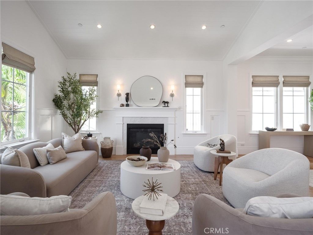 Image 4 of property listing at 8056 Kentwood, Los Angeles, CA 90045