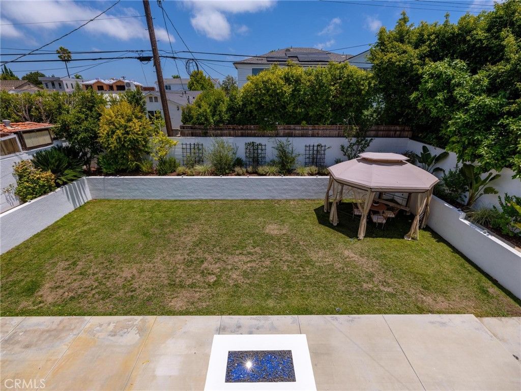 Image 47 of property listing at 8056 Kentwood, Los Angeles, CA 90045