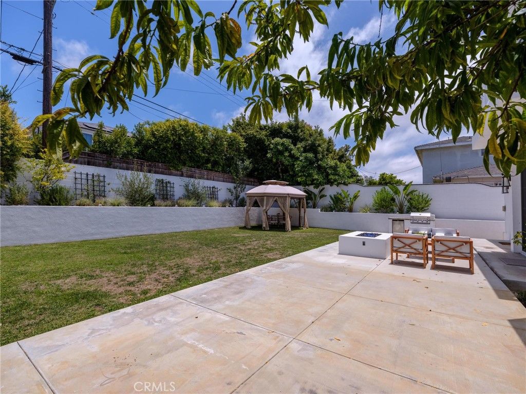 Image 50 of property listing at 8056 Kentwood, Los Angeles, CA 90045