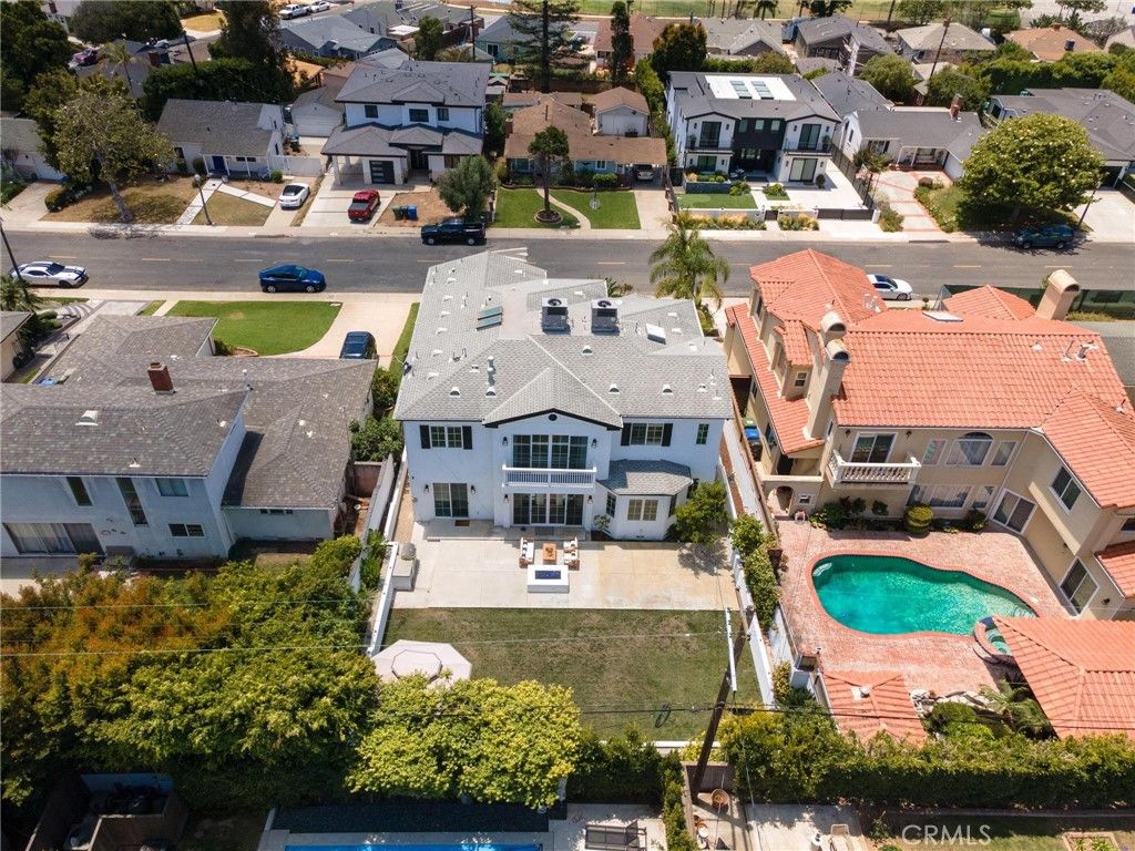 Image 54 of property listing at 8056 Kentwood, Los Angeles, CA 90045