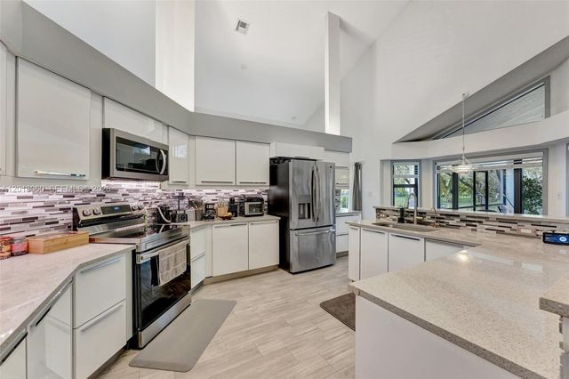 10325 NW 6th St, Coral Springs, FL 33071