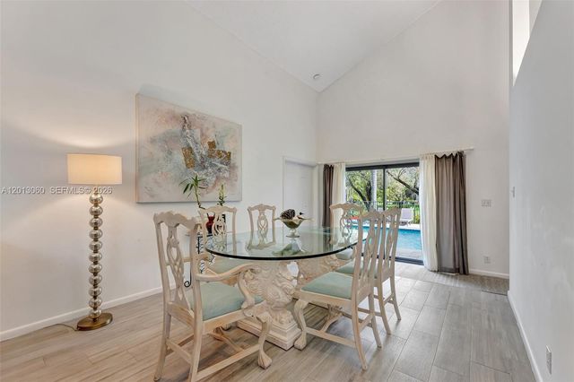 10325 NW 6th St, Coral Springs, FL 33071