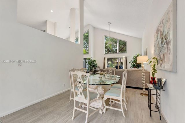 10325 NW 6th St, Coral Springs, FL 33071