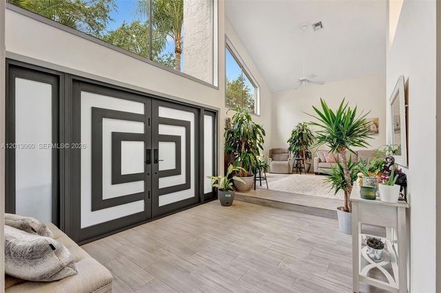 10325 NW 6th St, Coral Springs, FL 33071