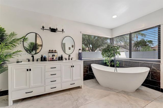 10325 NW 6th St, Coral Springs, FL 33071
