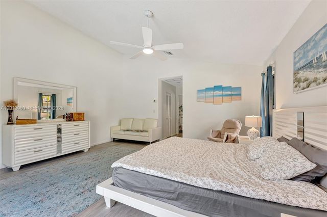 10325 NW 6th St, Coral Springs, FL 33071