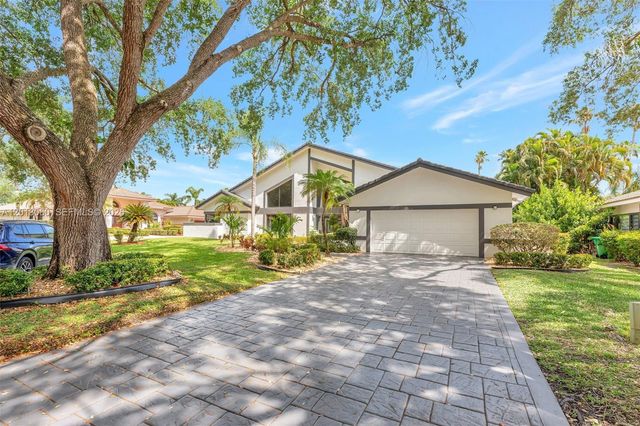 10325 NW 6th St, Coral Springs, FL 33071