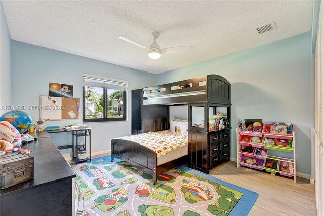 10325 NW 6th St, Coral Springs, FL 33071