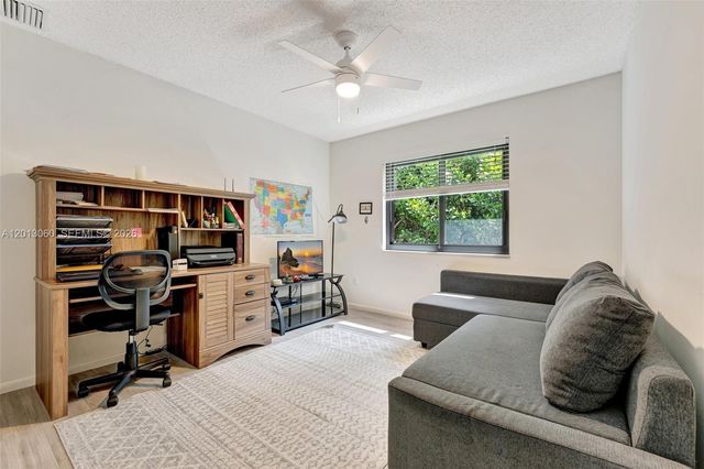 10325 NW 6th St, Coral Springs, FL 33071