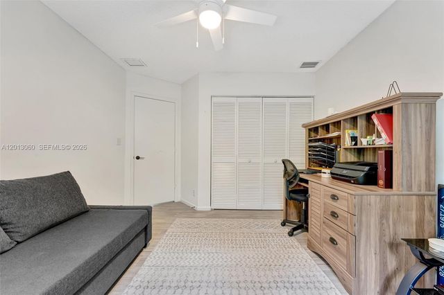 10325 NW 6th St, Coral Springs, FL 33071