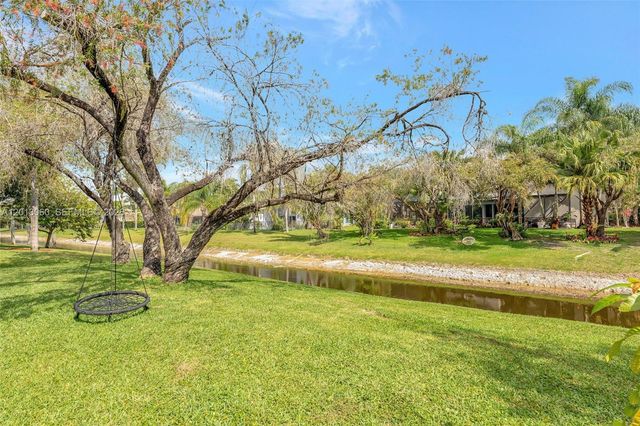 10325 NW 6th St, Coral Springs, FL 33071