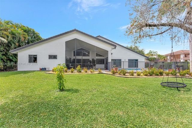 10325 NW 6th St, Coral Springs, FL 33071