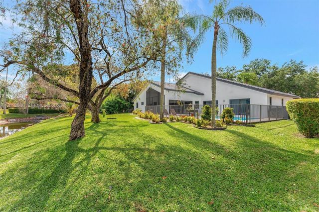10325 NW 6th St, Coral Springs, FL 33071