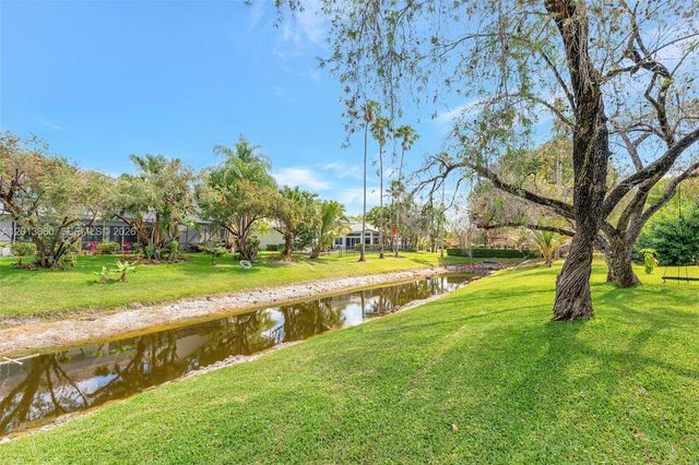 10325 NW 6th St, Coral Springs, FL 33071