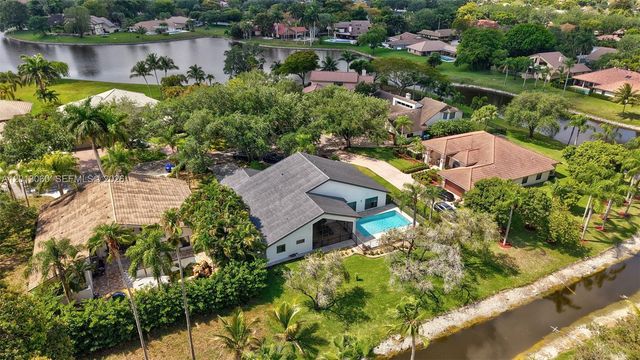 10325 NW 6th St, Coral Springs, FL 33071