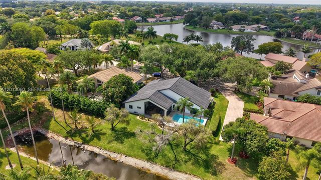 10325 NW 6th St, Coral Springs, FL 33071