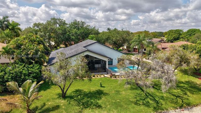 10325 NW 6th St, Coral Springs, FL 33071