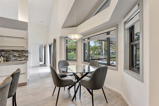 10325 NW 6th St, Coral Springs, FL 33071