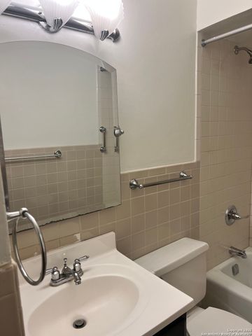 923 Vance Jackson, San Antonio, TX 78201