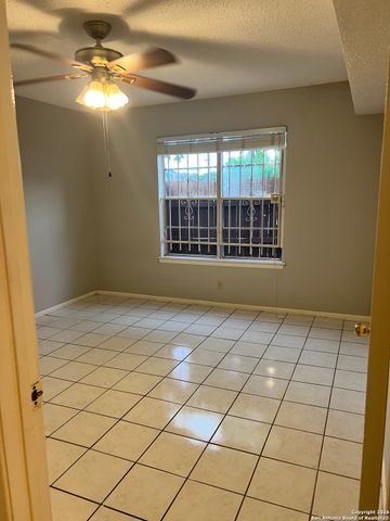 923 Vance Jackson, San Antonio, TX 78201