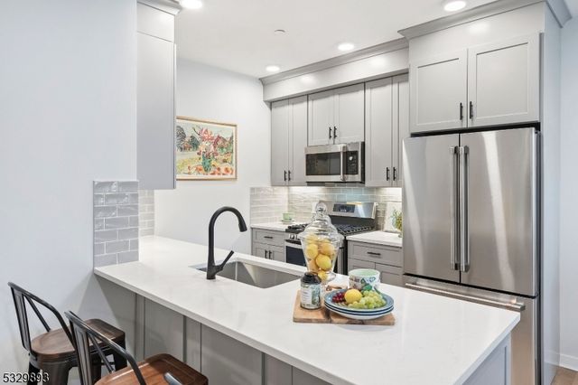 660 Bloomfield Ave, Unit 403 403, Bloomfield Twp., NJ 07003