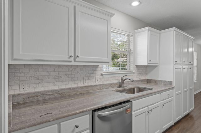 8134 Menorca Street, Navarre, FL 32566