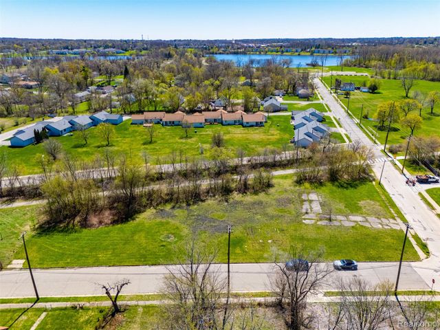 91 Lake Street, Pontiac, MI 48341