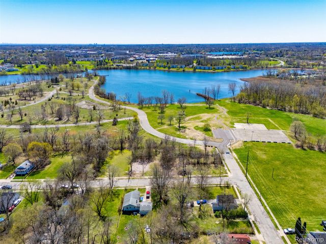 91 Lake Street, Pontiac, MI 48341