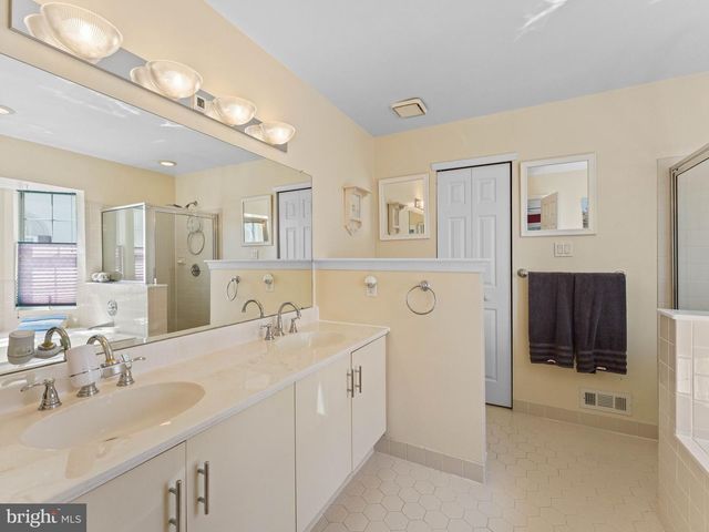 34 LA COSTA DR, Blackwood, NJ 08012