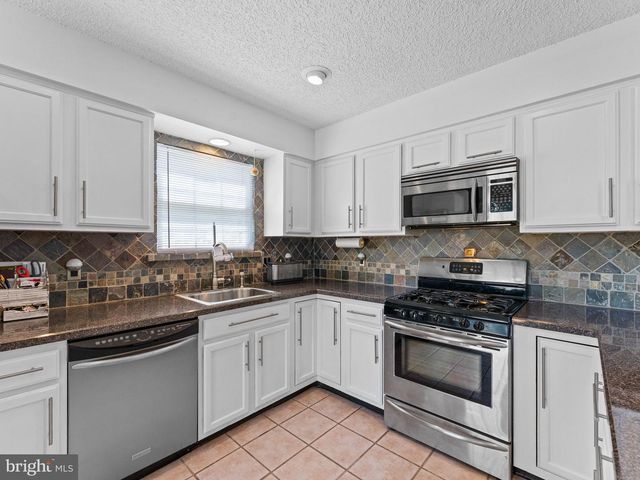 34 LA COSTA DR, Blackwood, NJ 08012
