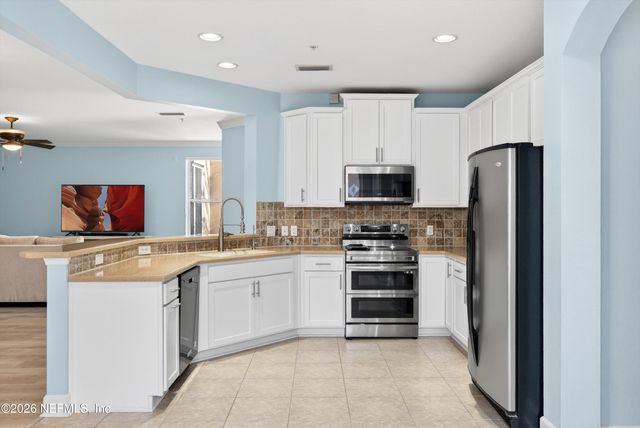 4480 DEERWOOD LAKE Parkway 432, Jacksonville, FL 32216