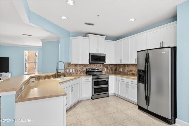 4480 DEERWOOD LAKE Parkway 432, Jacksonville, FL 32216