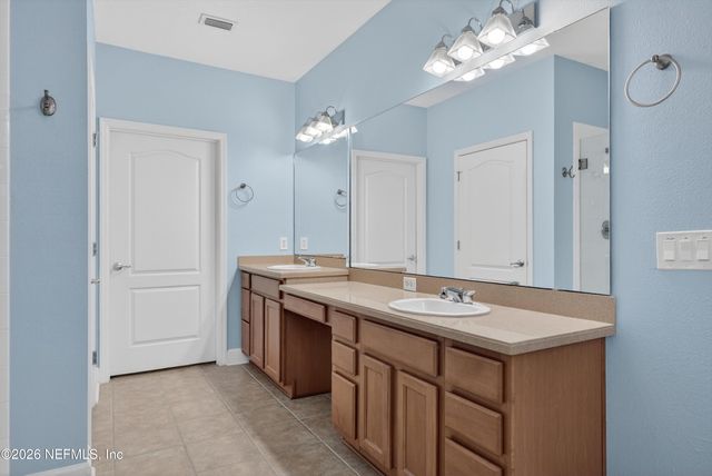 4480 DEERWOOD LAKE Parkway 432, Jacksonville, FL 32216