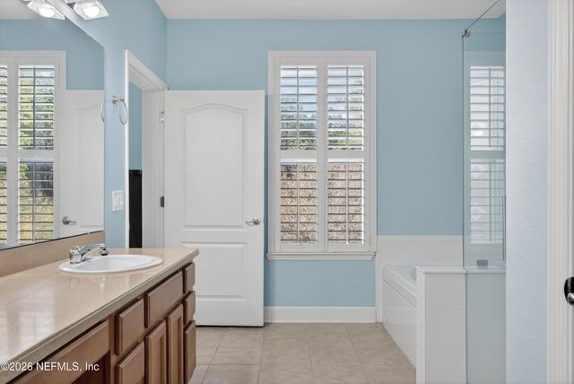 4480 DEERWOOD LAKE Parkway 432, Jacksonville, FL 32216