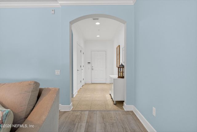 4480 DEERWOOD LAKE Parkway 432, Jacksonville, FL 32216