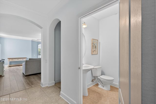 4480 DEERWOOD LAKE Parkway 432, Jacksonville, FL 32216