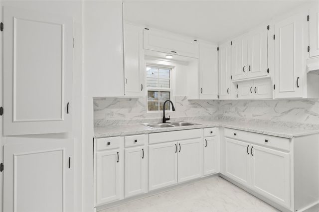 807 Aron Street, Baytown, TX 77520