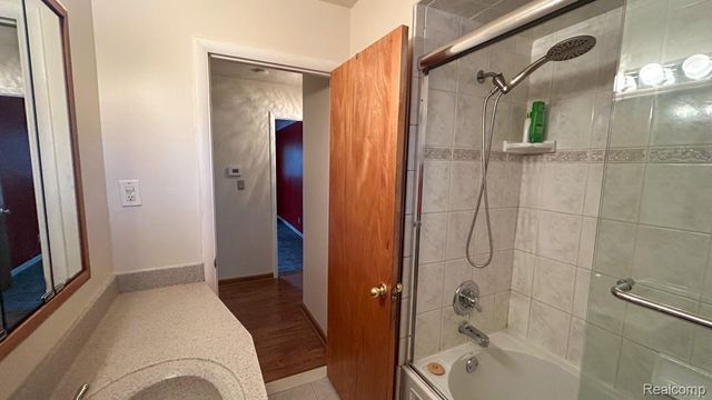 21810 Stratford Street W, Oak Park, MI 48237