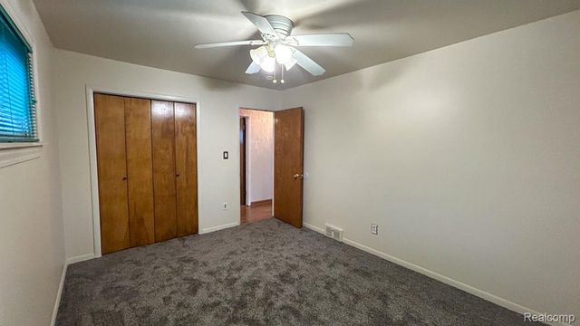 21810 Stratford Street W, Oak Park, MI 48237