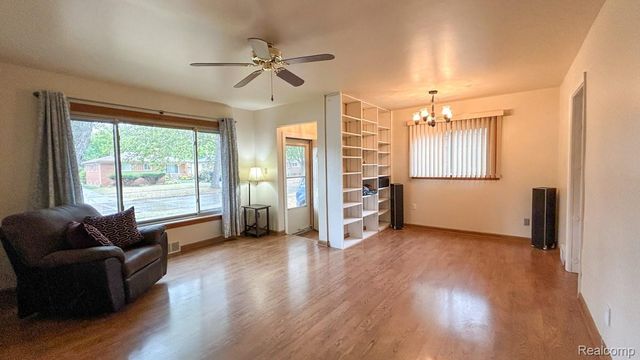 21810 Stratford Street W, Oak Park, MI 48237