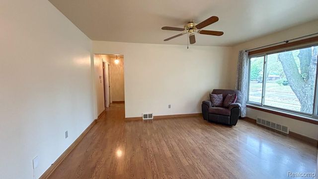 21810 Stratford Street W, Oak Park, MI 48237