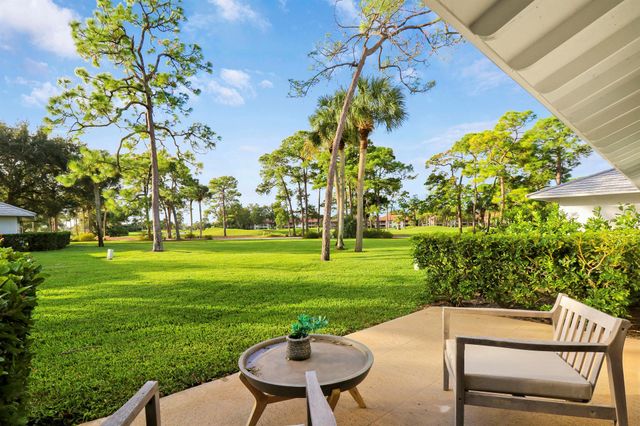 523 Club Drive, Palm Beach Gardens, FL 33418