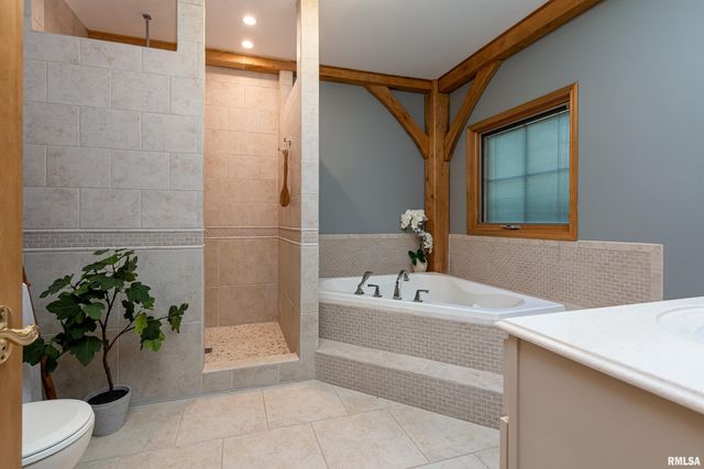 1165 Lake Shore Drive North Drive, Goreville, IL 62995