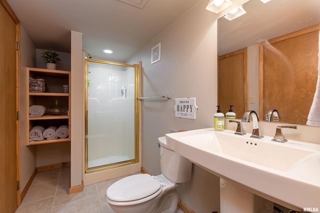 1165 Lake Shore Drive North Drive, Goreville, IL 62995