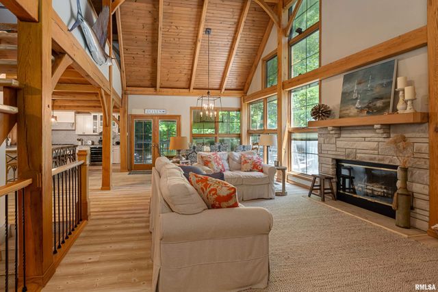 1165 Lake Shore Drive North Drive, Goreville, IL 62995